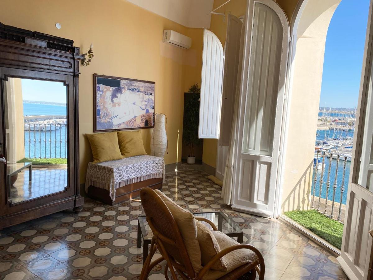 Palazzo Barba Bed & Breakfast กัลลีโปลี ภายนอก รูปภาพ