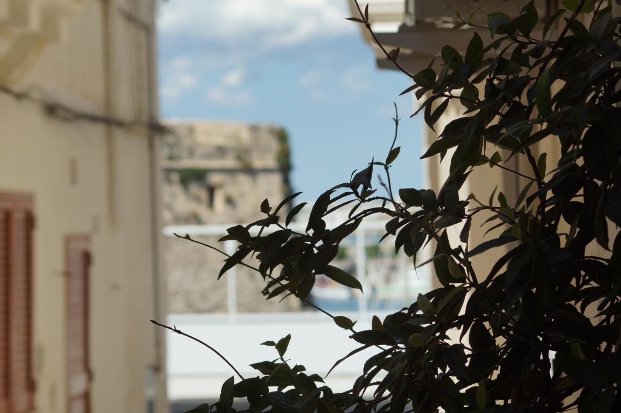 Palazzo Barba Bed & Breakfast กัลลีโปลี ภายนอก รูปภาพ