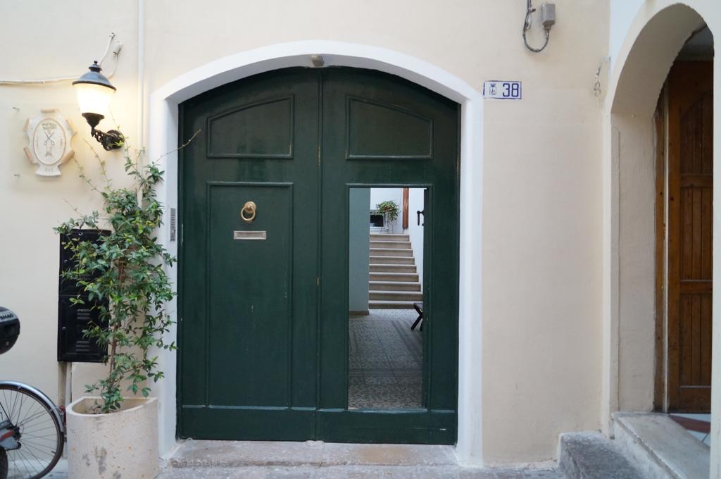 Palazzo Barba Bed & Breakfast กัลลีโปลี ภายนอก รูปภาพ