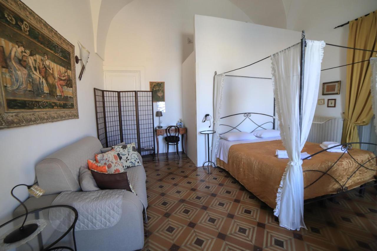 Palazzo Barba Bed & Breakfast กัลลีโปลี ภายนอก รูปภาพ