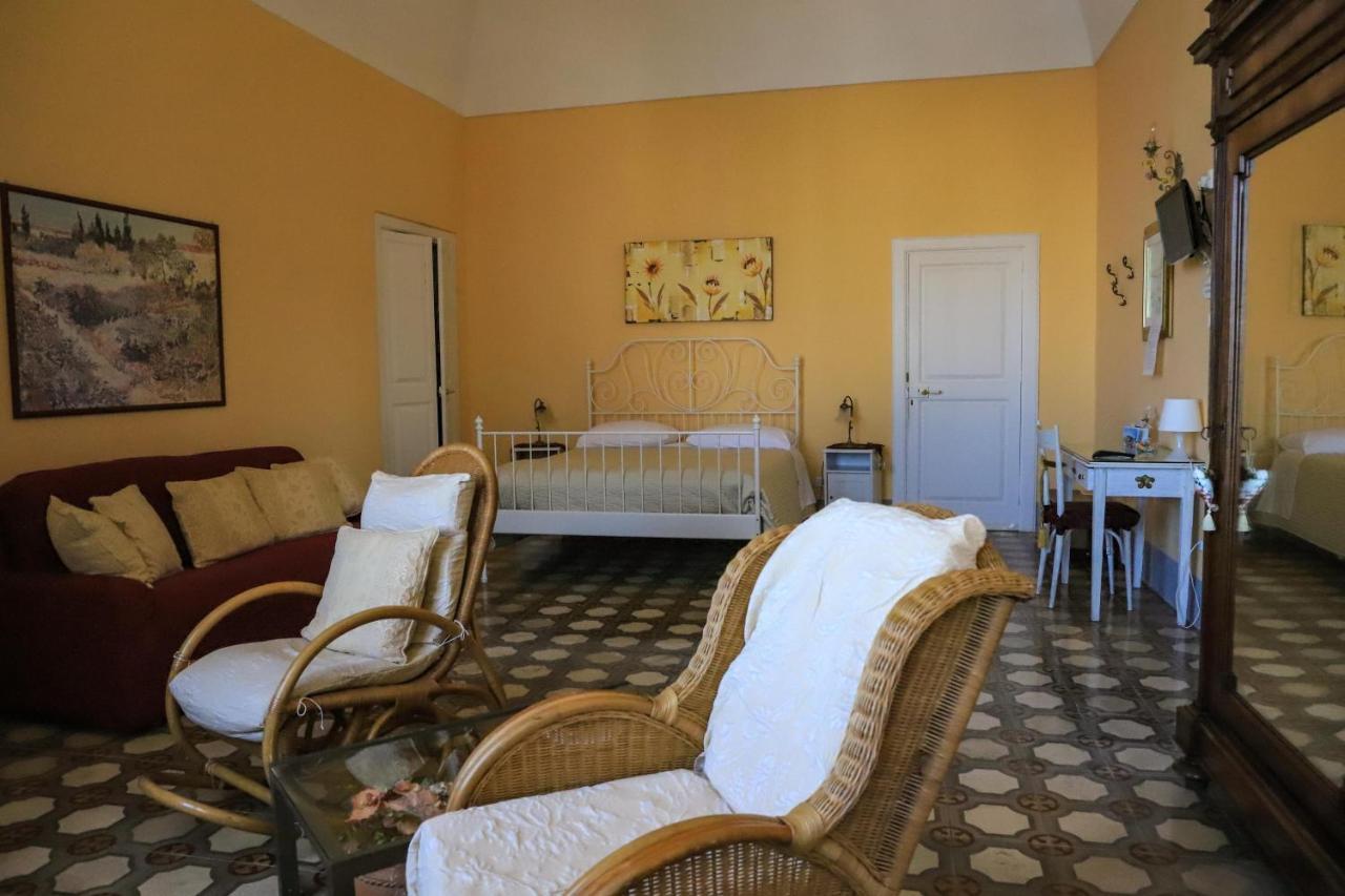 Palazzo Barba Bed & Breakfast กัลลีโปลี ภายนอก รูปภาพ